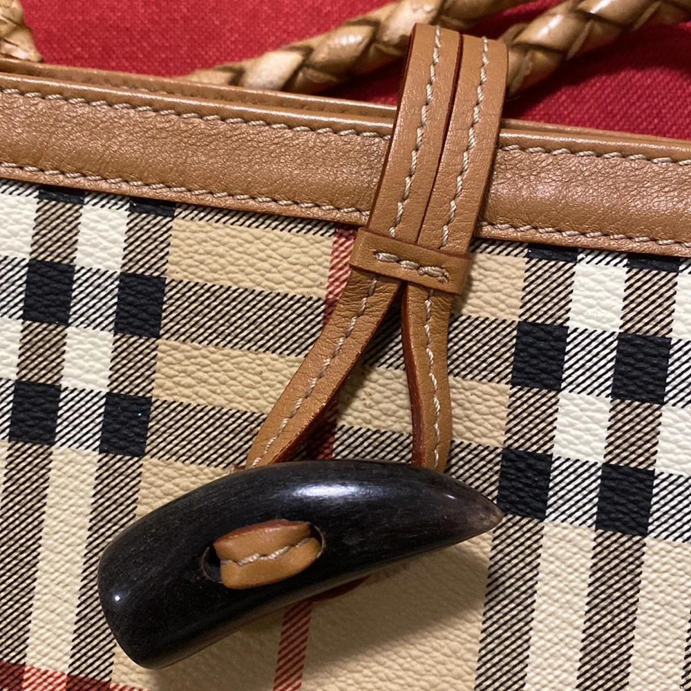 Burberry London Authentic handbag. In better than good condition. - Picture 13 of 16